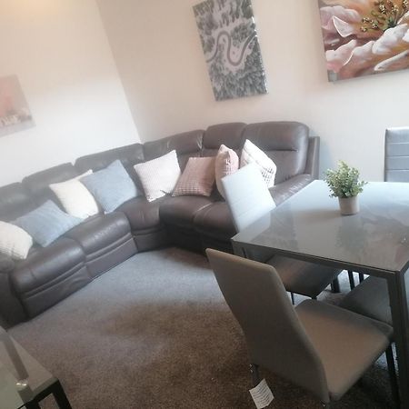 Rossy Home Of Relaxations Stoke-on-Trent ภายนอก รูปภาพ