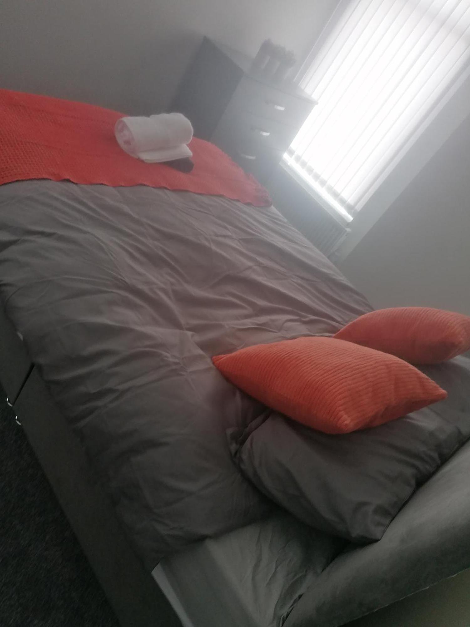 Rossy Home Of Relaxations Stoke-on-Trent ภายนอก รูปภาพ