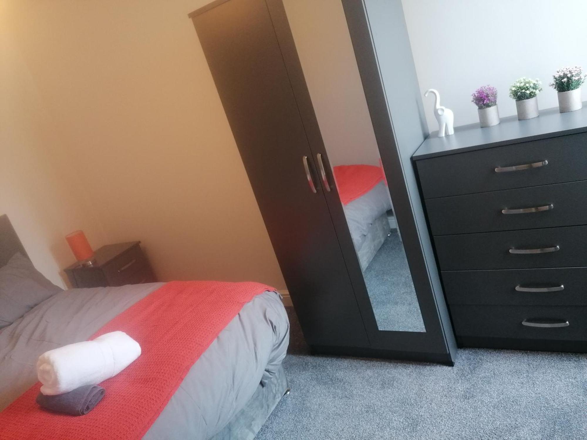 Rossy Home Of Relaxations Stoke-on-Trent ภายนอก รูปภาพ