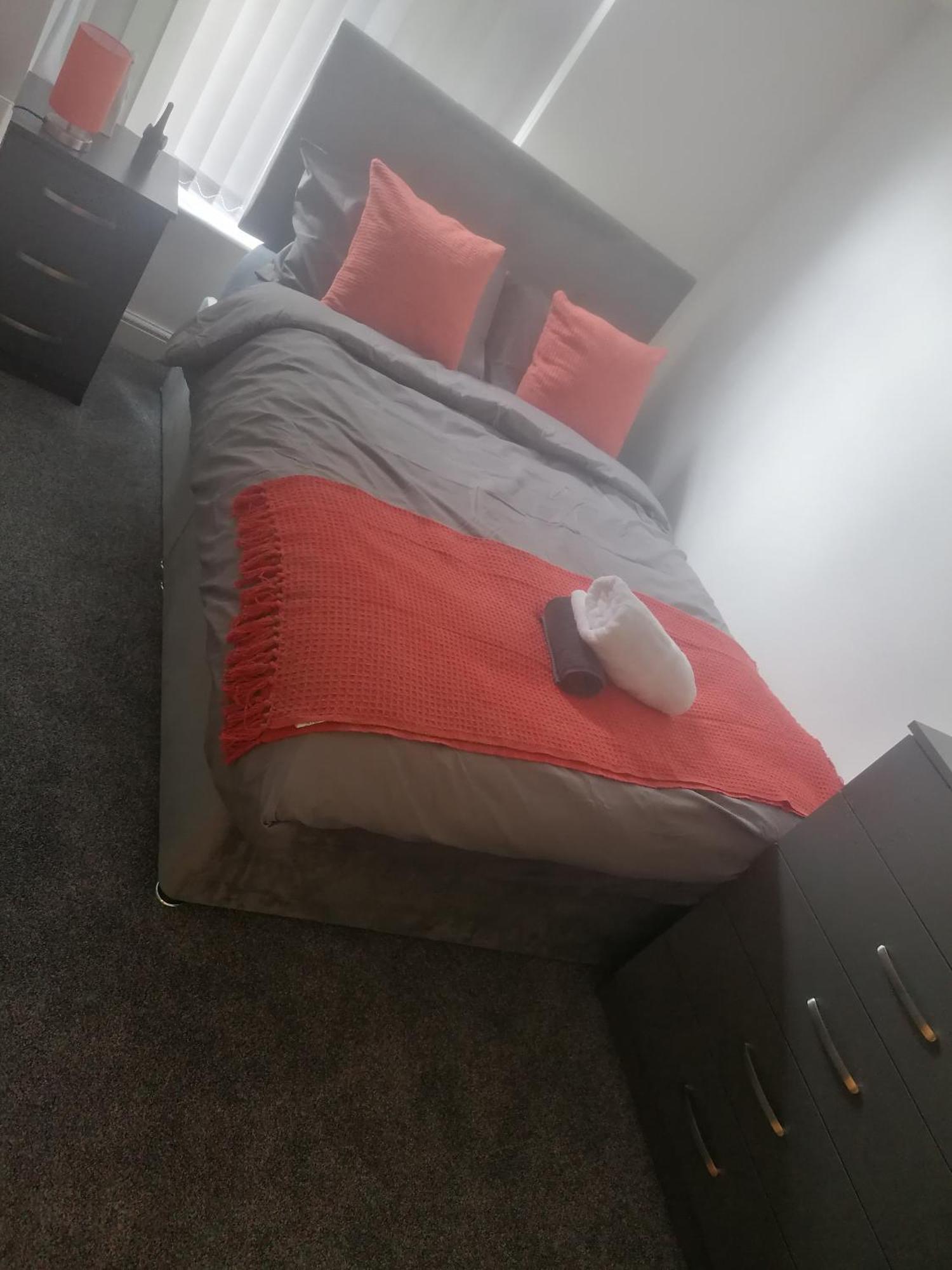 Rossy Home Of Relaxations Stoke-on-Trent ภายนอก รูปภาพ