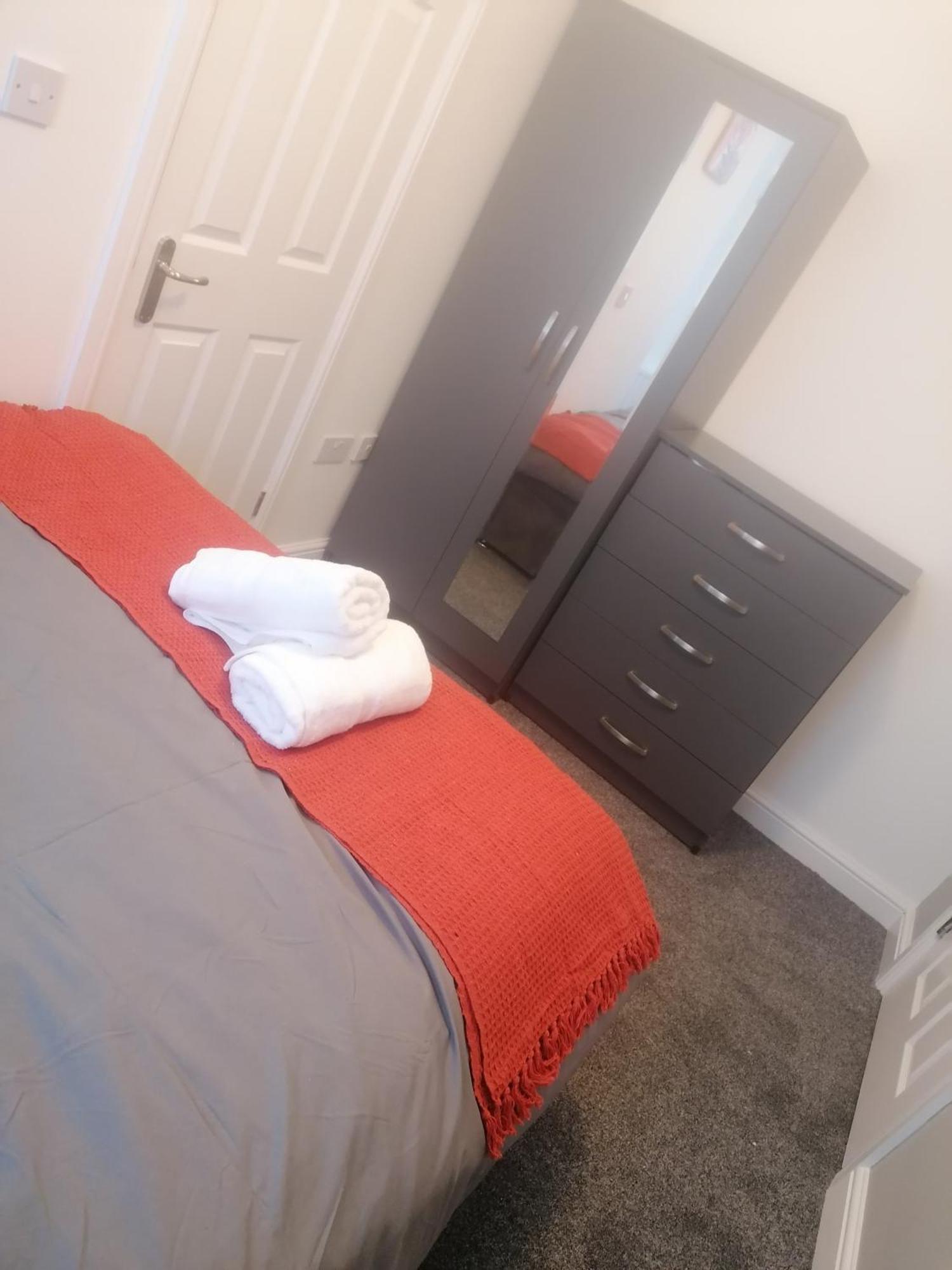 Rossy Home Of Relaxations Stoke-on-Trent ภายนอก รูปภาพ
