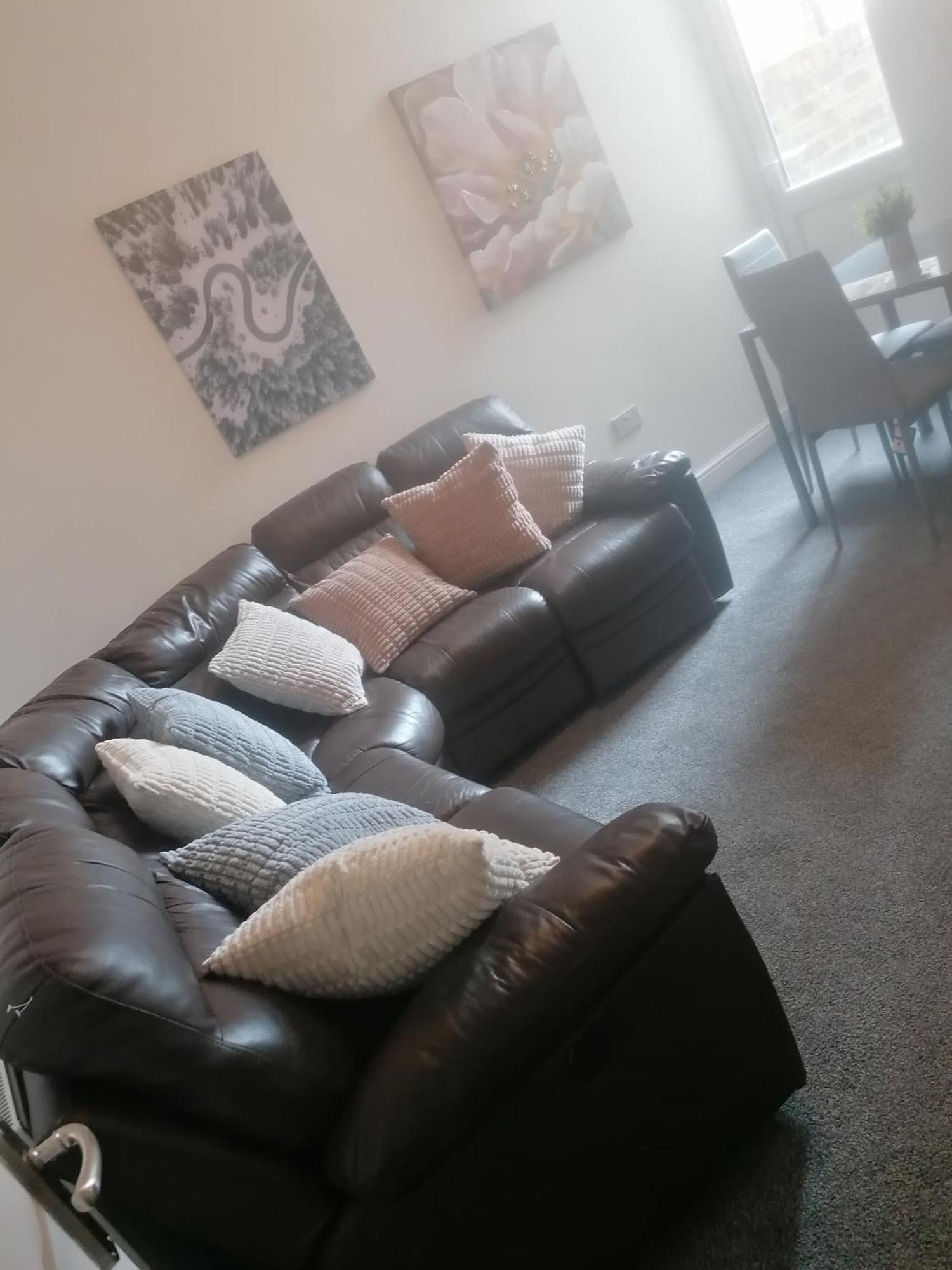 Rossy Home Of Relaxations Stoke-on-Trent ภายนอก รูปภาพ