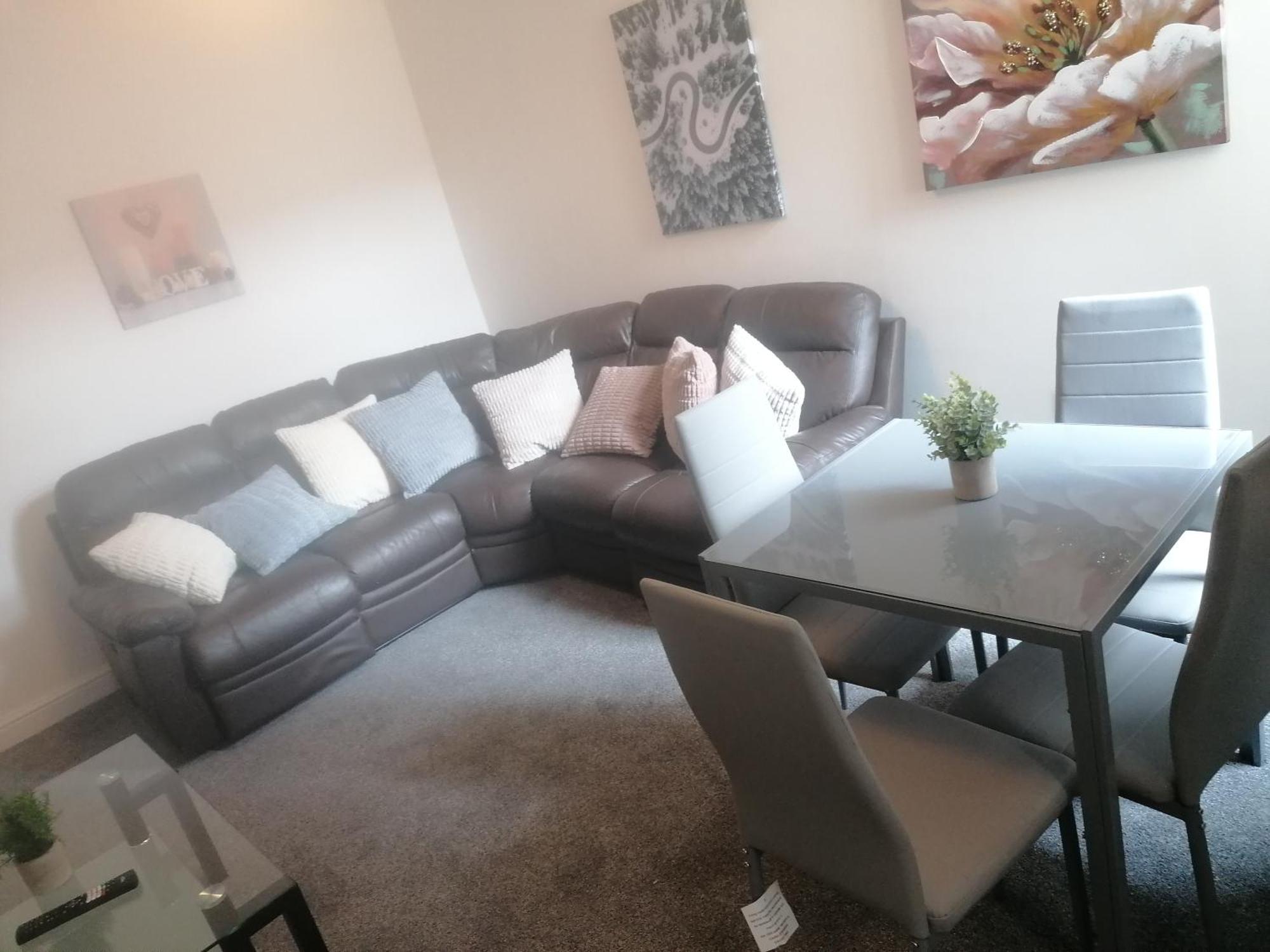 Rossy Home Of Relaxations Stoke-on-Trent ภายนอก รูปภาพ