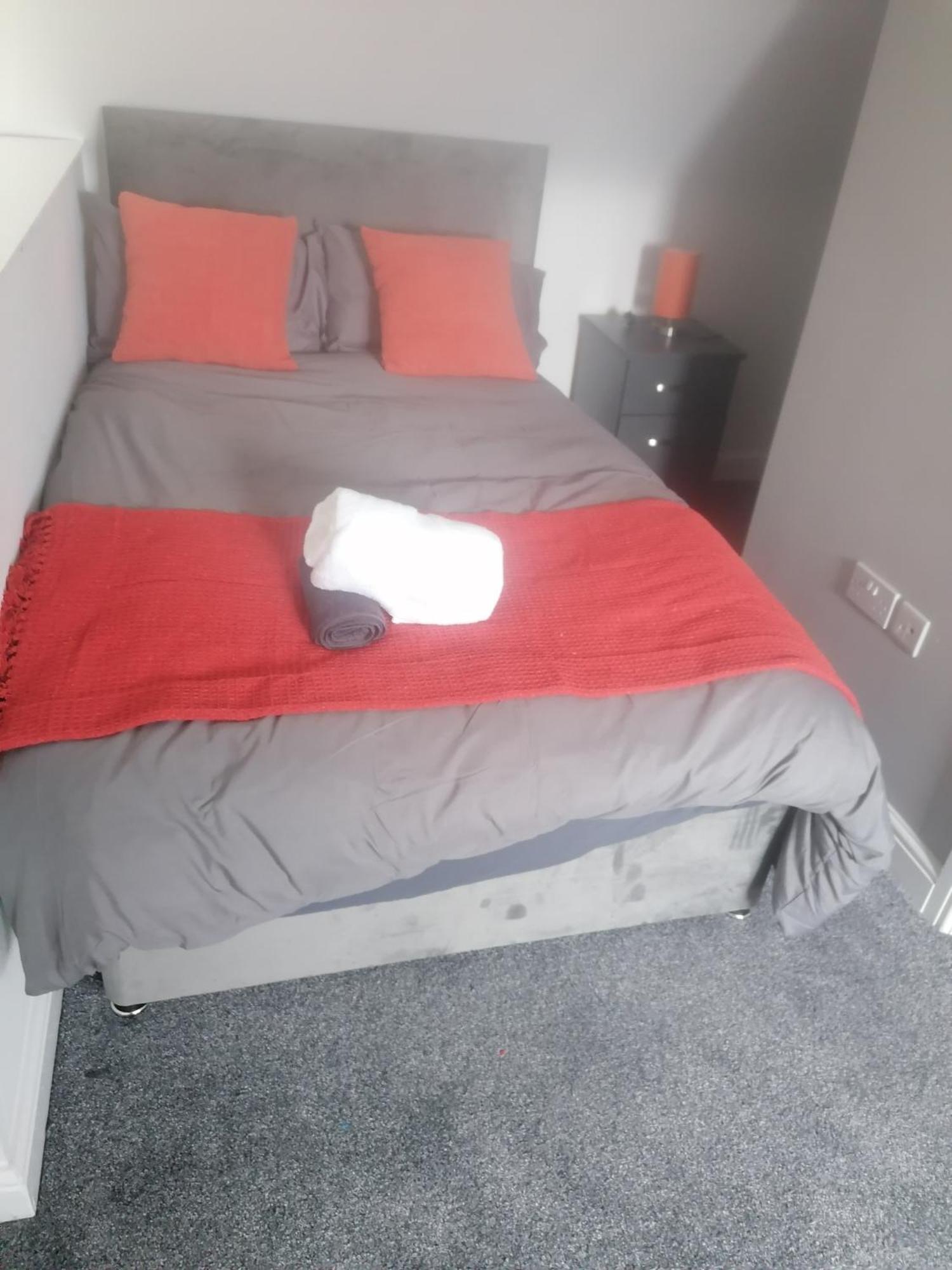 Rossy Home Of Relaxations Stoke-on-Trent ภายนอก รูปภาพ
